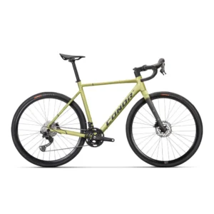 Vélo gravel CONOR KALIMA chez Carlanges Bicyclette, polyvalent et performant pour rouler sur route comme sur chemins.