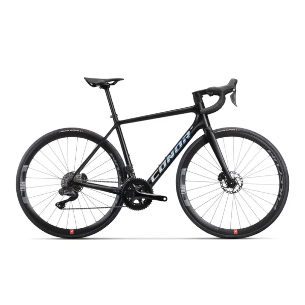 Vélo route CONOR RUSH ULTEGRA DI2 chez Carlanges Bicyclette, modèle performant avec transmission électronique pour vos sorties sportives.